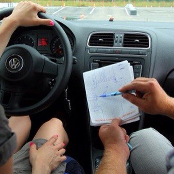 Выбор инструктора автошколы в Барнауле