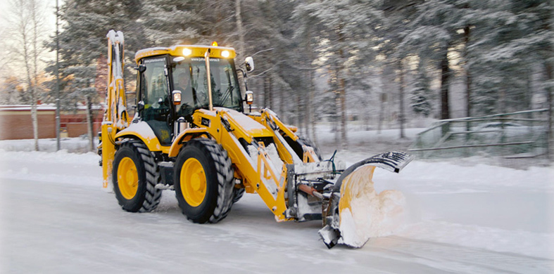 Обучение на тракториста-машиниста: очистка дорог от снега