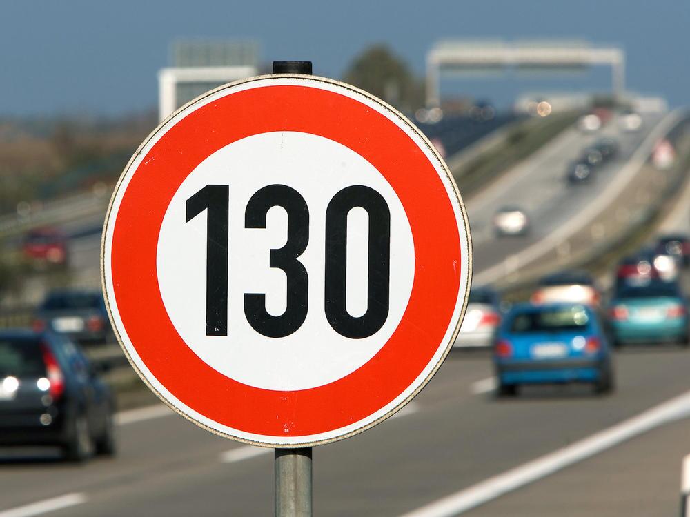 Мнение автошколы Барнаула: когда скоростной лимит повысят до 130 км/ч?