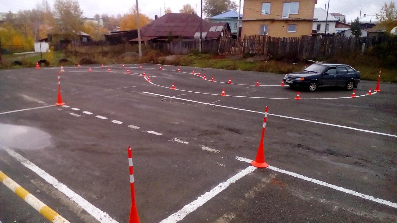 Правильное использование звуковых сигналов выпускниками автошкол в Барнауле
